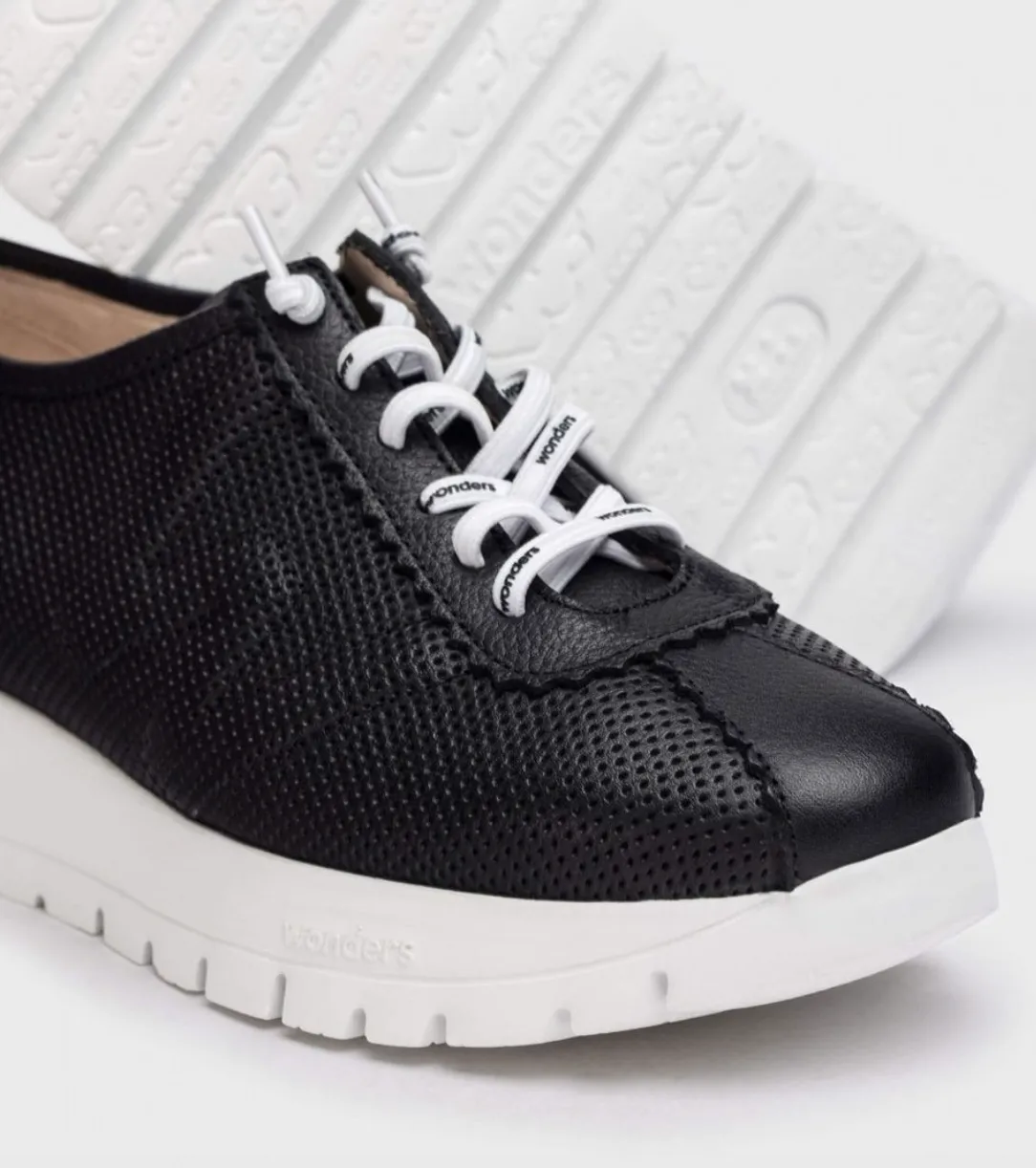 A2424 Black Sneaker