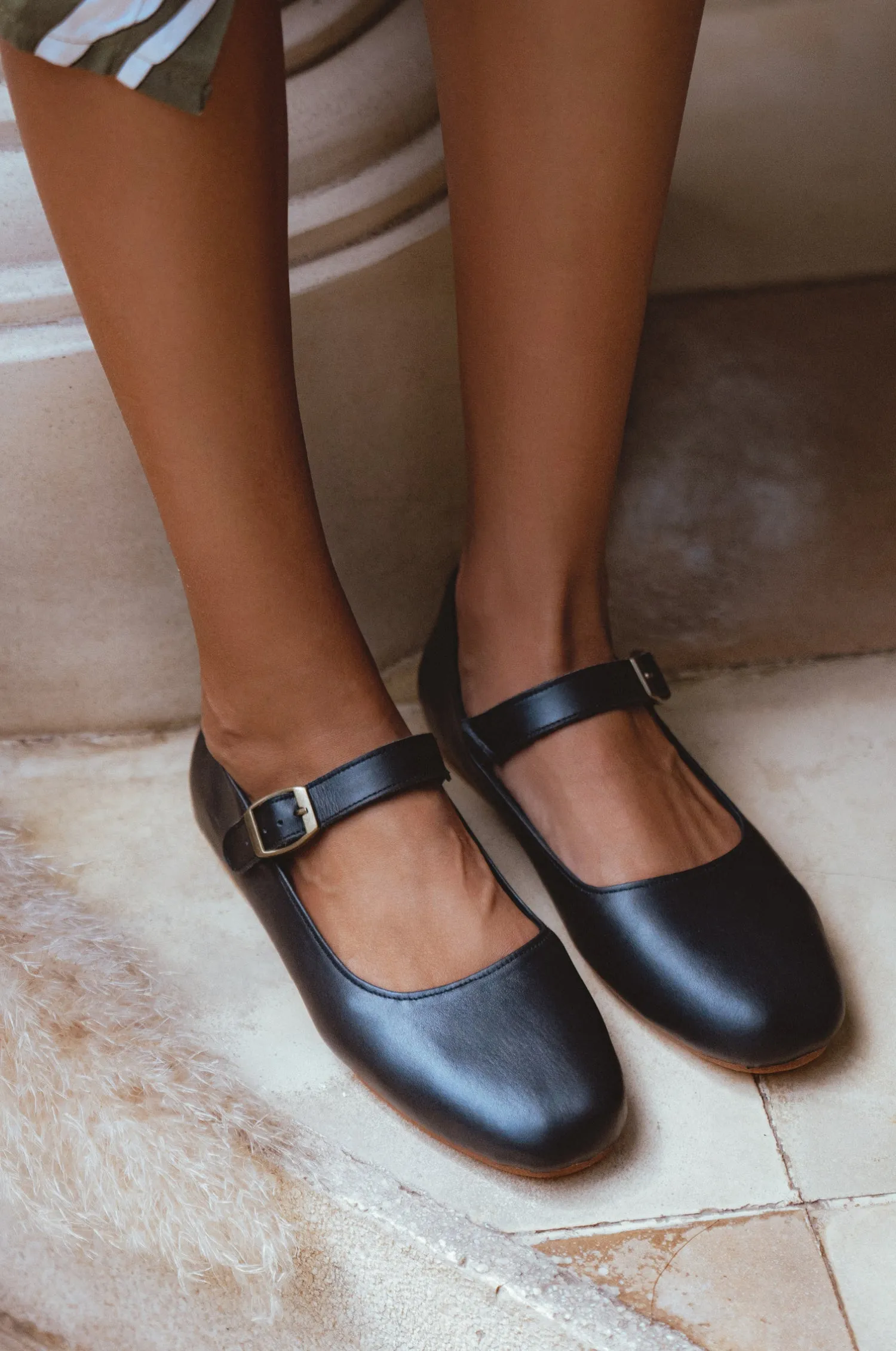 Belle Rose Round Toe Leather Flats