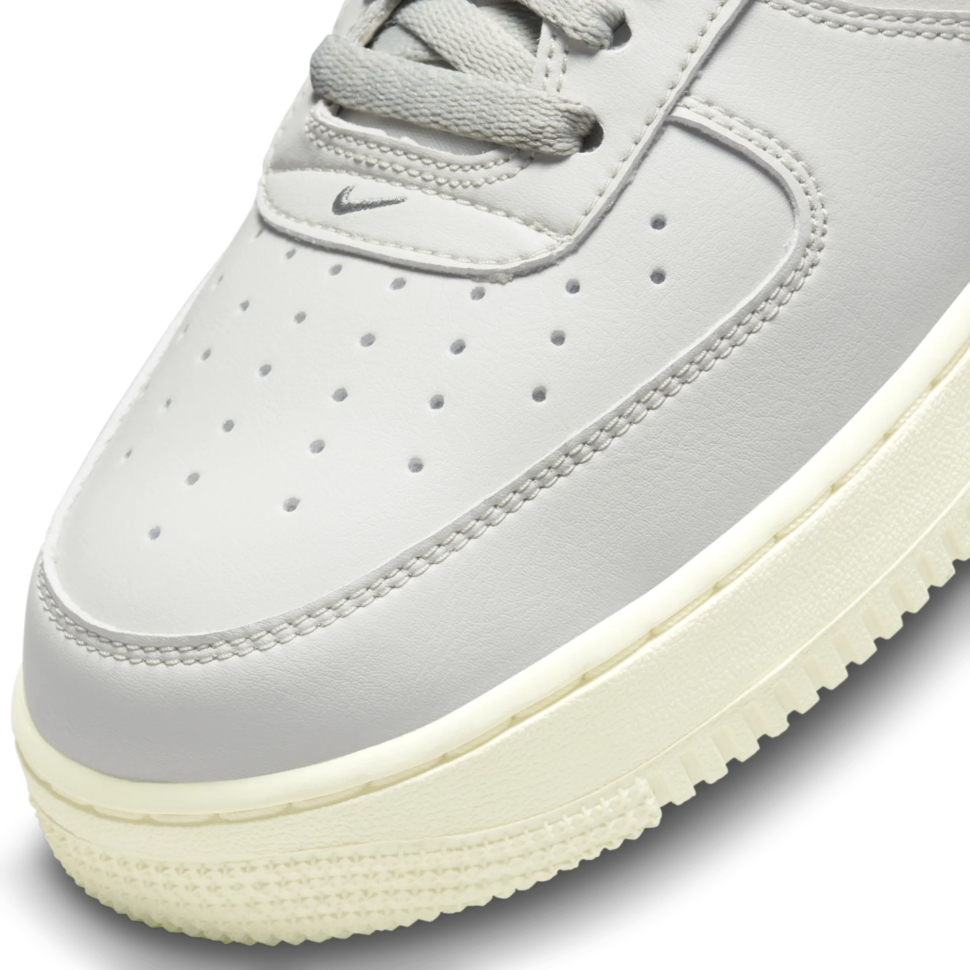 NIKE AIR FORCE 1 '07 LX