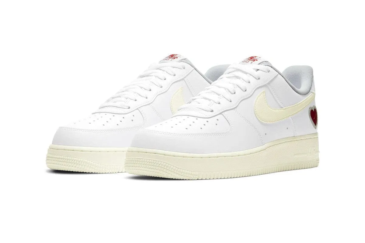 NIKE AIR FORCE 1 VALENTINE'S DAY SAIL