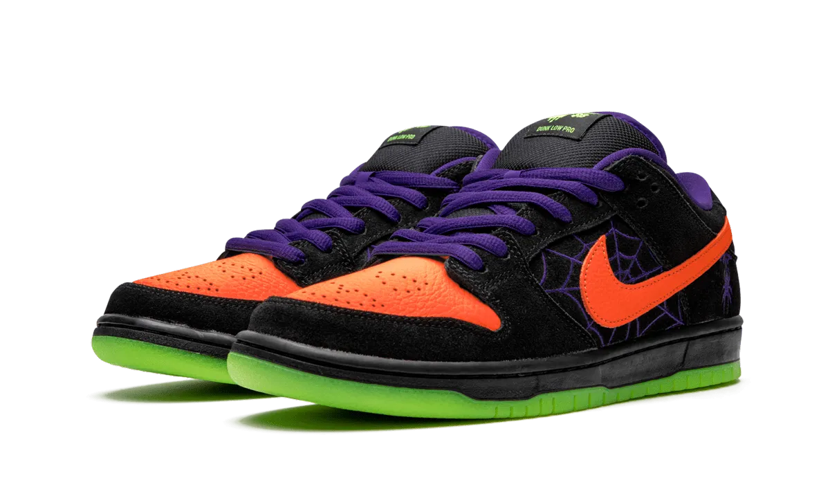 NIKE SB DUNK LOW "NIGHT OF MISCHIEF"